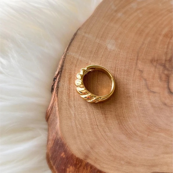 n e w | 14k gold croissant dome ring - Picture 3 of 5